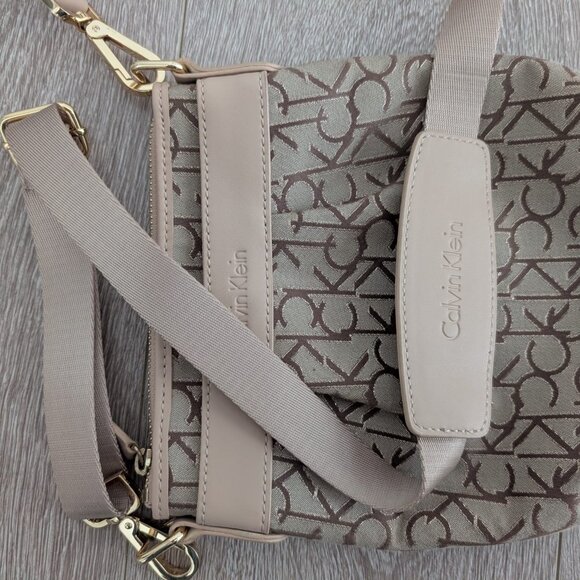 Calvin Klein Crossbody Bag - Picture 5 of 5